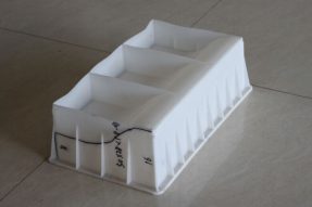 使用混凝土路側石塑料模具澆筑路側石過程中能否確定水泥混凝土配比？